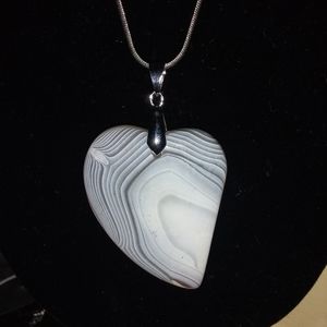 💝🤗ADORABLE WHITE AGATE HEART PENDANT 💗💝